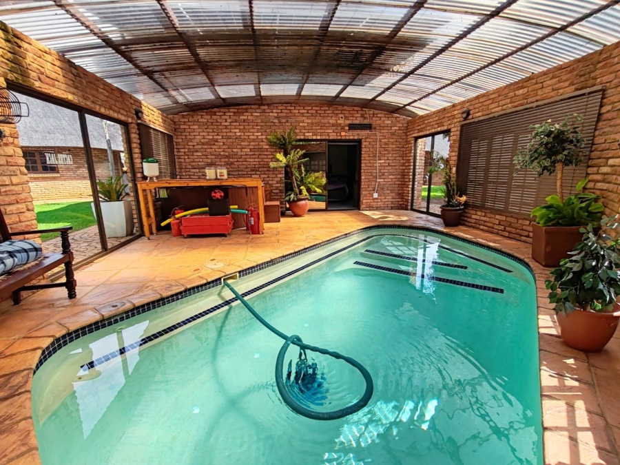 4 Bedroom Property for Sale in Van Der Hoff Park North West